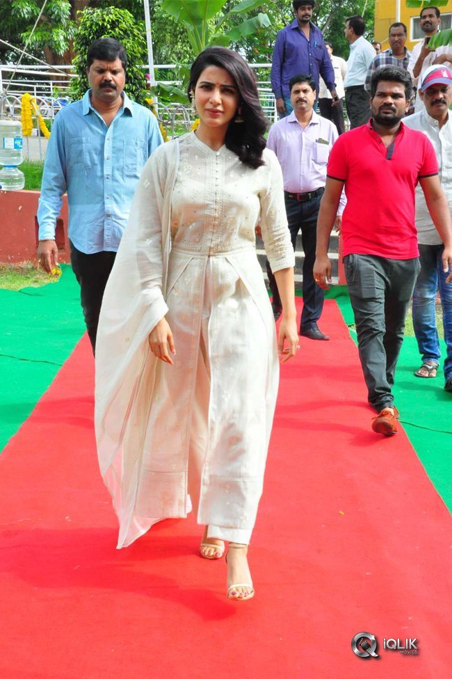 Chaitanya-and-Samantha-New-Movie-Launche-Photos